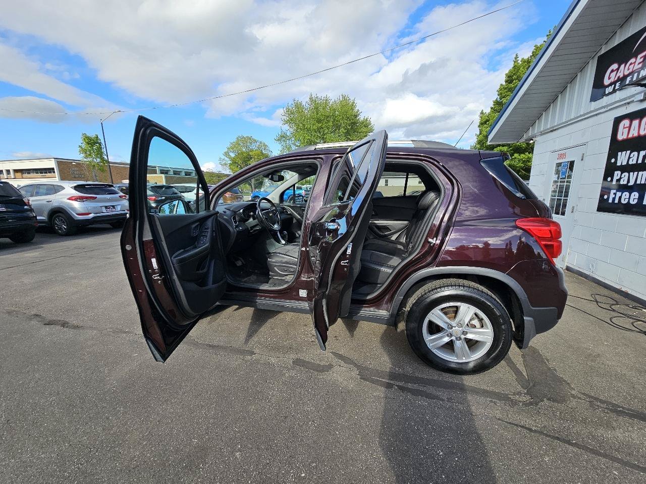 Used 2020 Chevrolet Trax LT w/ LT Convenience Package AWD/4WD image 23