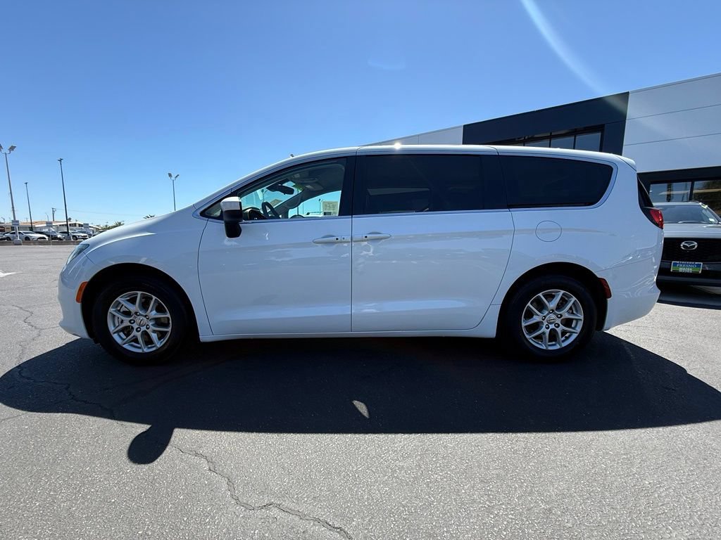 Used 2023 Chrysler Voyager LX FWD image 7