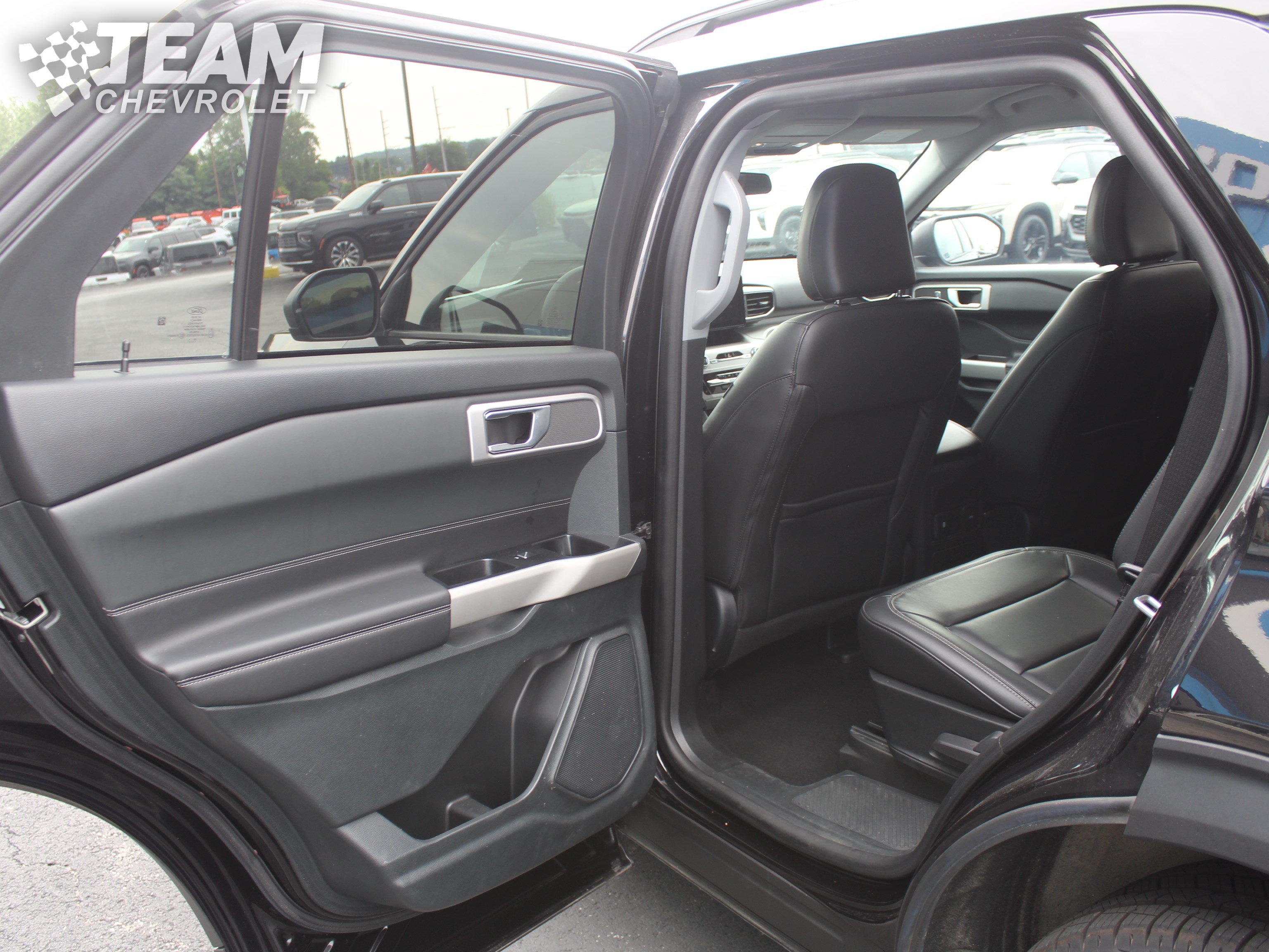 Used 2024 Ford Explorer XLT w/ Equipment Group 202A AWD/4WD image 19