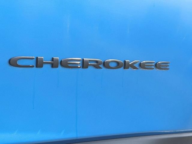 Used 2018 Jeep Cherokee Limited w/ Luxury Group FWD image 10