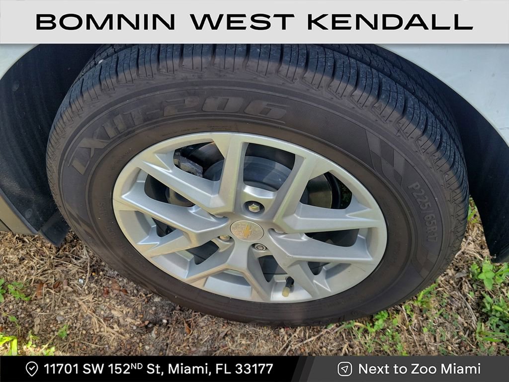 Used 2023 Chevrolet Equinox LS image 3