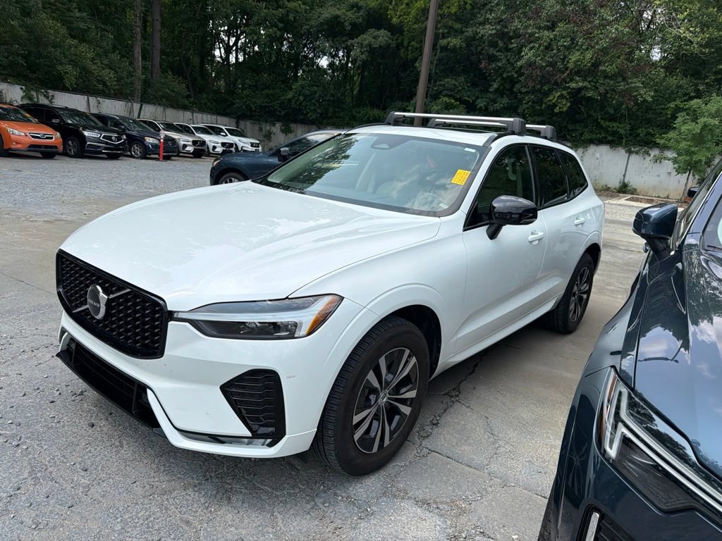 Used 2024 Volvo XC60 B5 Core w/ Protection Package Premier AWD/4WD image 3