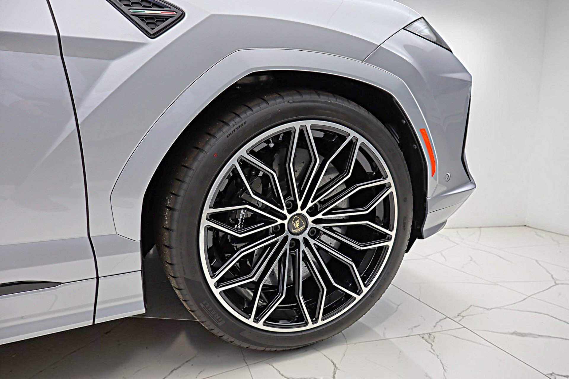Used 2026 Lamborghini Urus SE AWD/4WD image 15