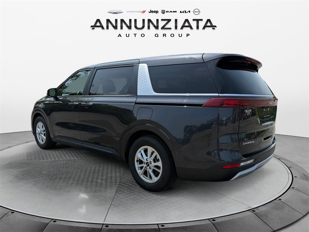 Used 2024 Kia Carnival LX image 3