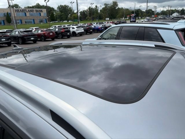 Used 2025 Volkswagen Taos SEL AWD/4WD image 5