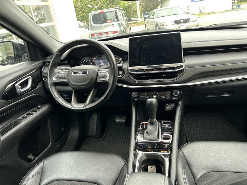 Used 2022 Jeep Compass Latitude w/ Sun and Sound Group AWD/4WD image 21