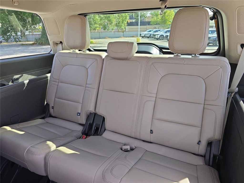 Used 2024 Lincoln Navigator Reserve image 14