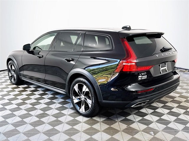 Used 2021 Volvo V60 T5 Cross Country image 6