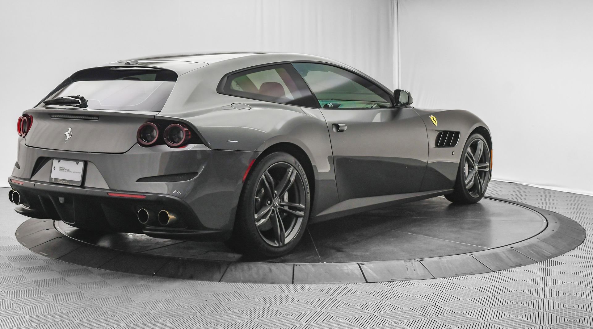 Used 2018 Ferrari GTC4Lusso image 10