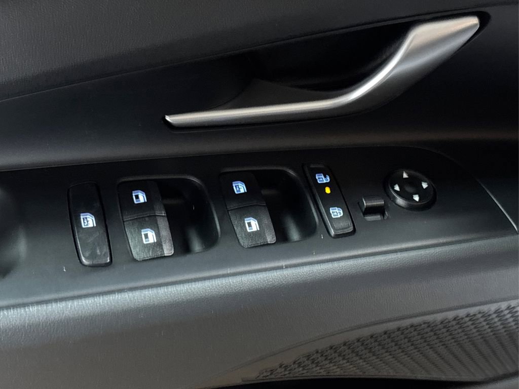 Certified 2025 Hyundai Elantra SEL image 36