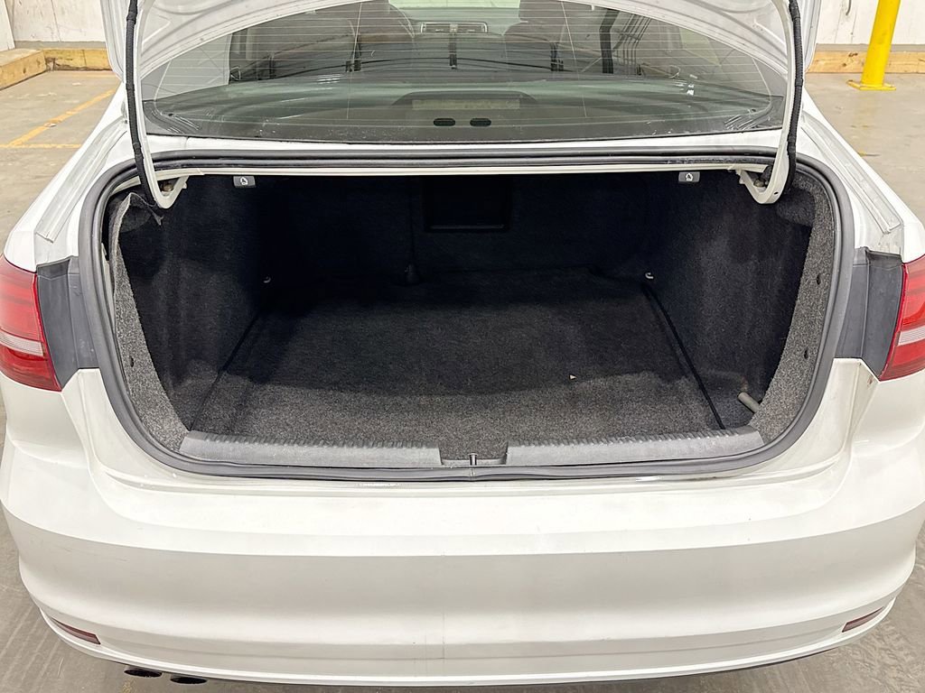 Used 2017 Volkswagen Jetta SE image 10