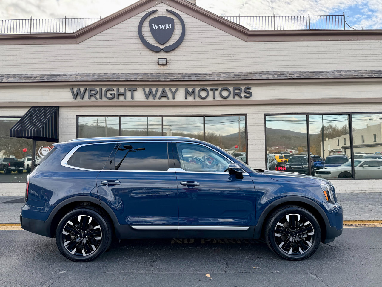 Used 2023 Kia Telluride SX Prestige image 2