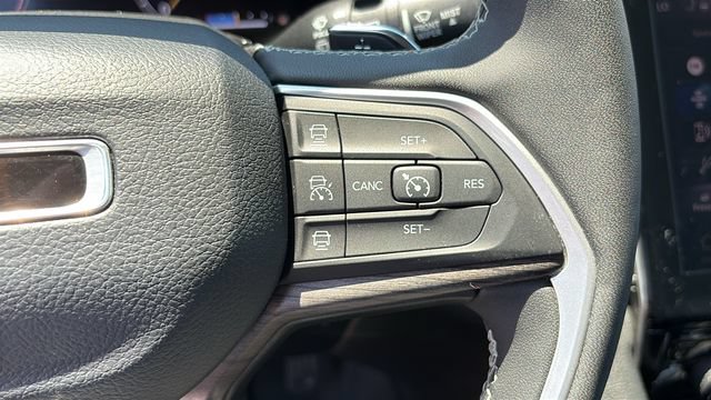 Used 2023 Jeep Grand Cherokee L Limited AWD/4WD image 13