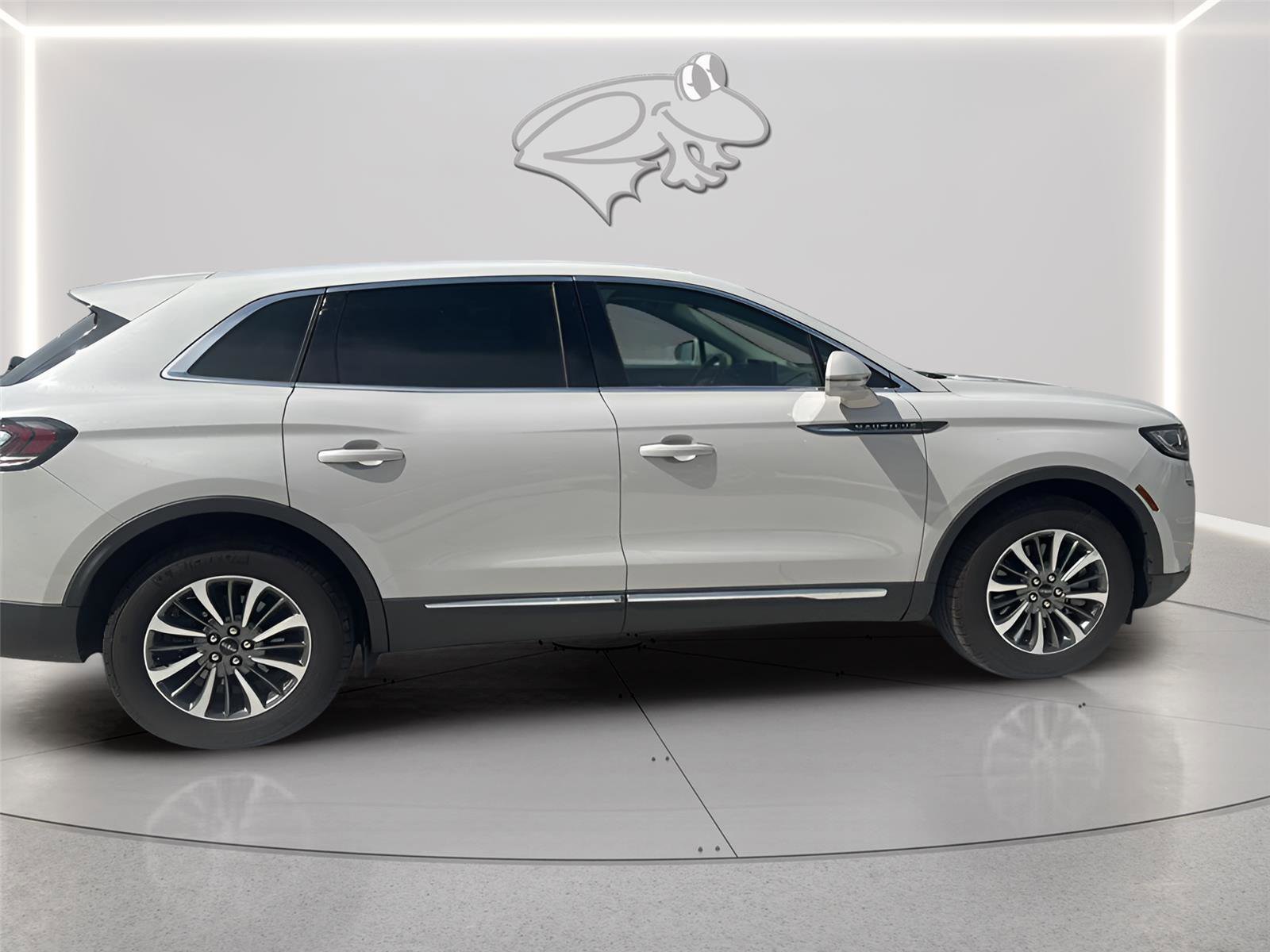 Used 2023 Lincoln Nautilus FWD image 10