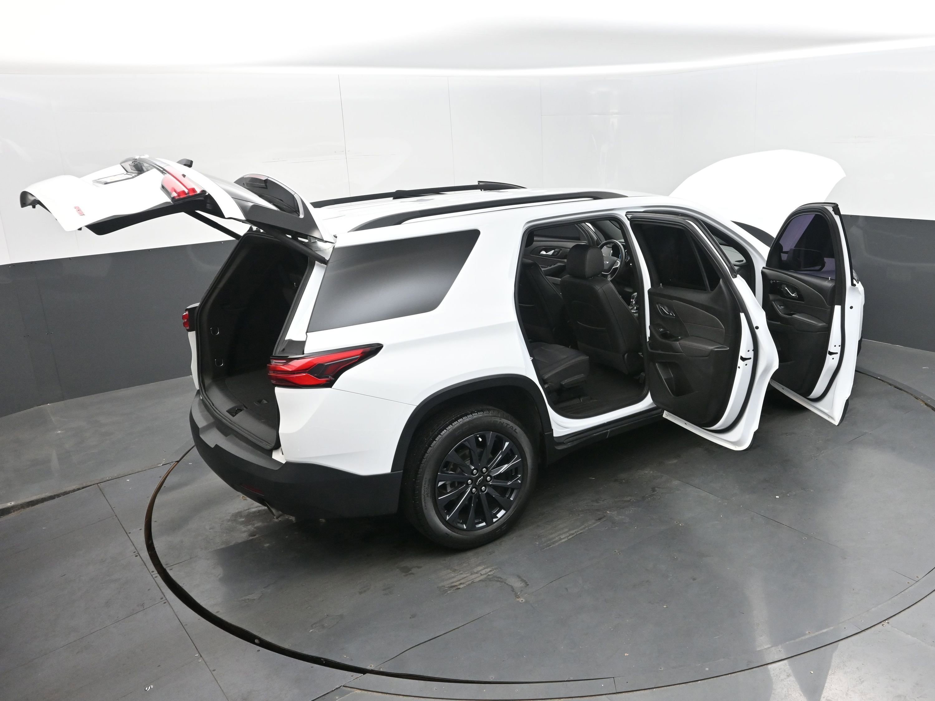 Used 2023 Chevrolet Traverse RS image 46
