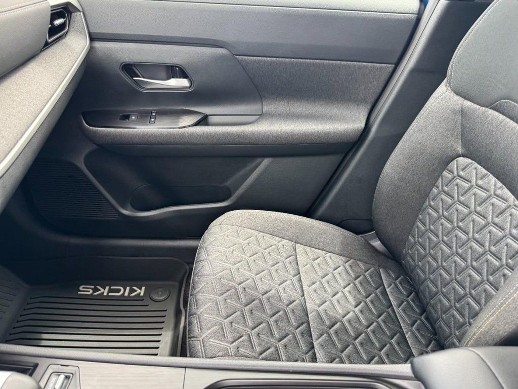 Used 2025 Nissan Kicks SV image 13
