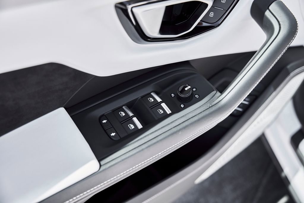 Used 2019 Lamborghini Urus AWD/4WD image 36