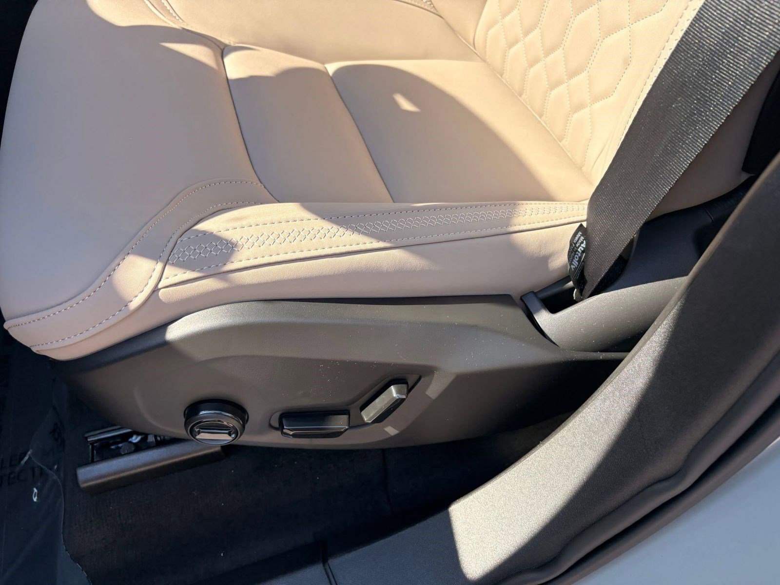 New 2026 Volvo XC90 B6 Plus w/ Protection Package image 13