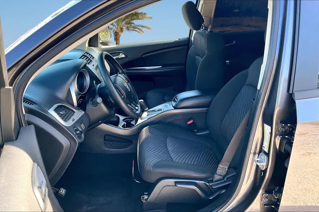 Used 2020 Dodge Journey SE w/ Blacktop Package FWD image 10