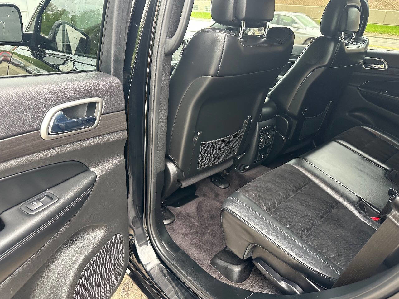 Used 2017 Jeep Grand Cherokee Altitude AWD/4WD image 10