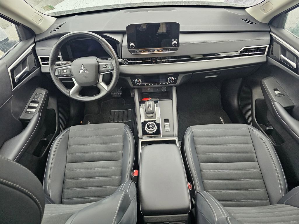 Used 2024 Mitsubishi Outlander SE image 10