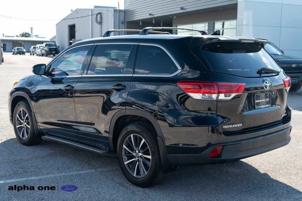 Used 2018 Toyota Highlander XLE image 9