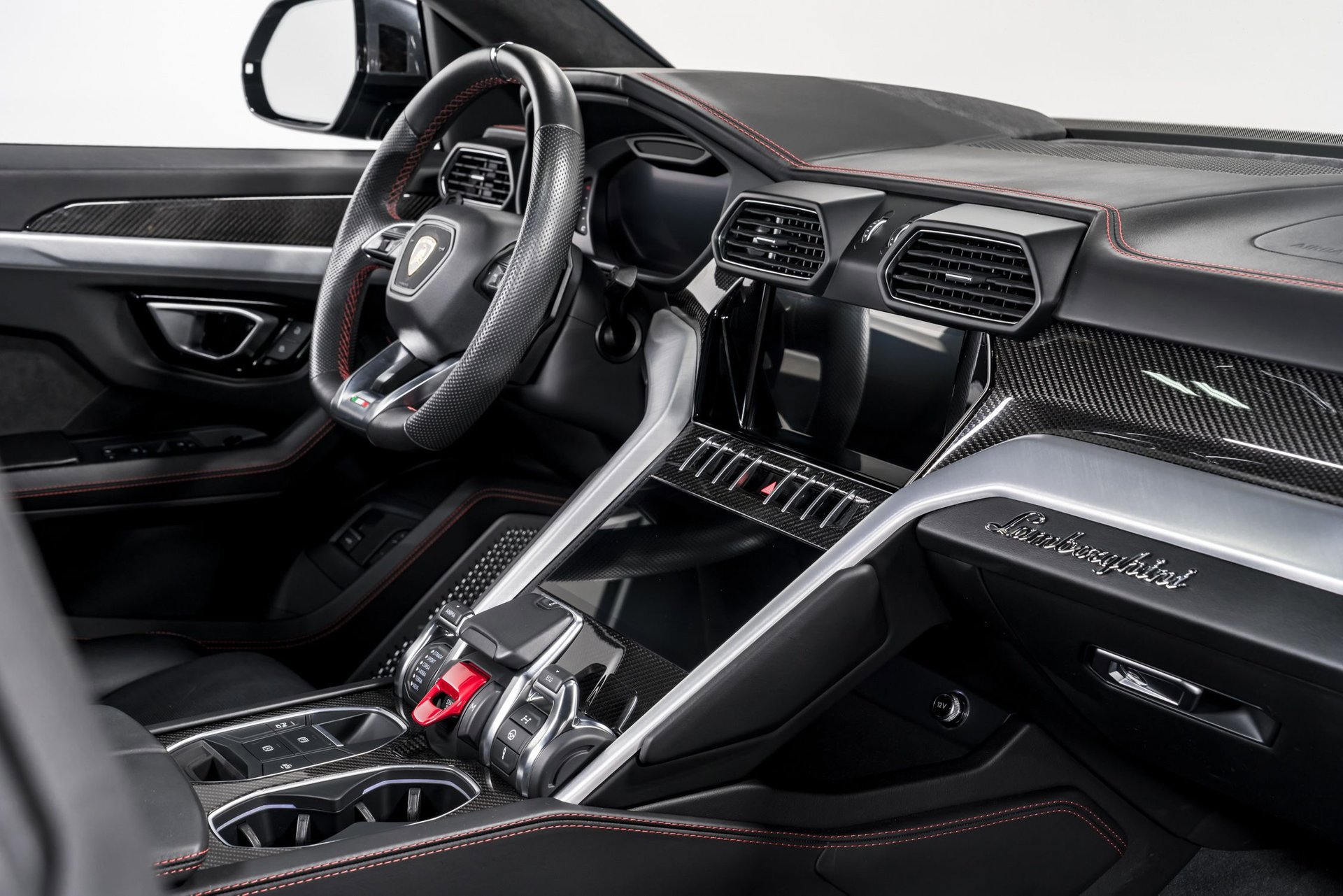 Used 2020 Lamborghini Urus image 36