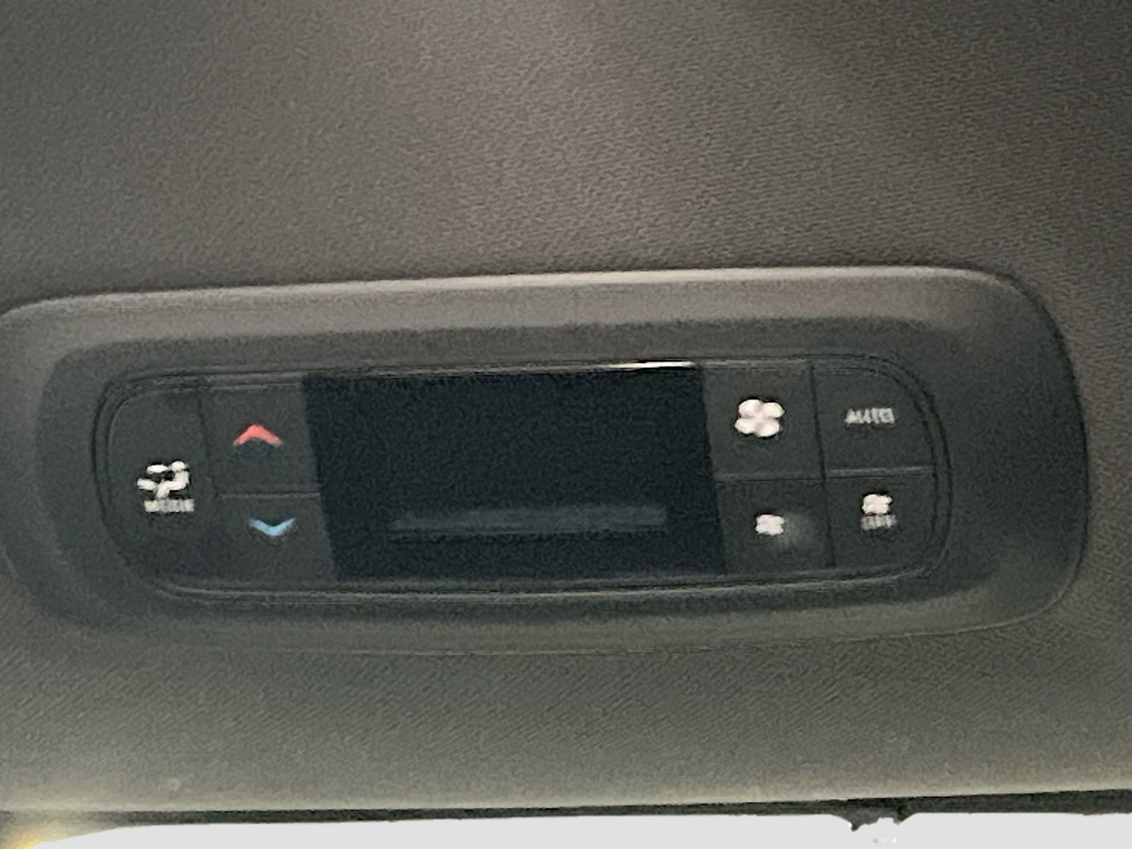 Used 2026 Chrysler Pacifica Select image 24