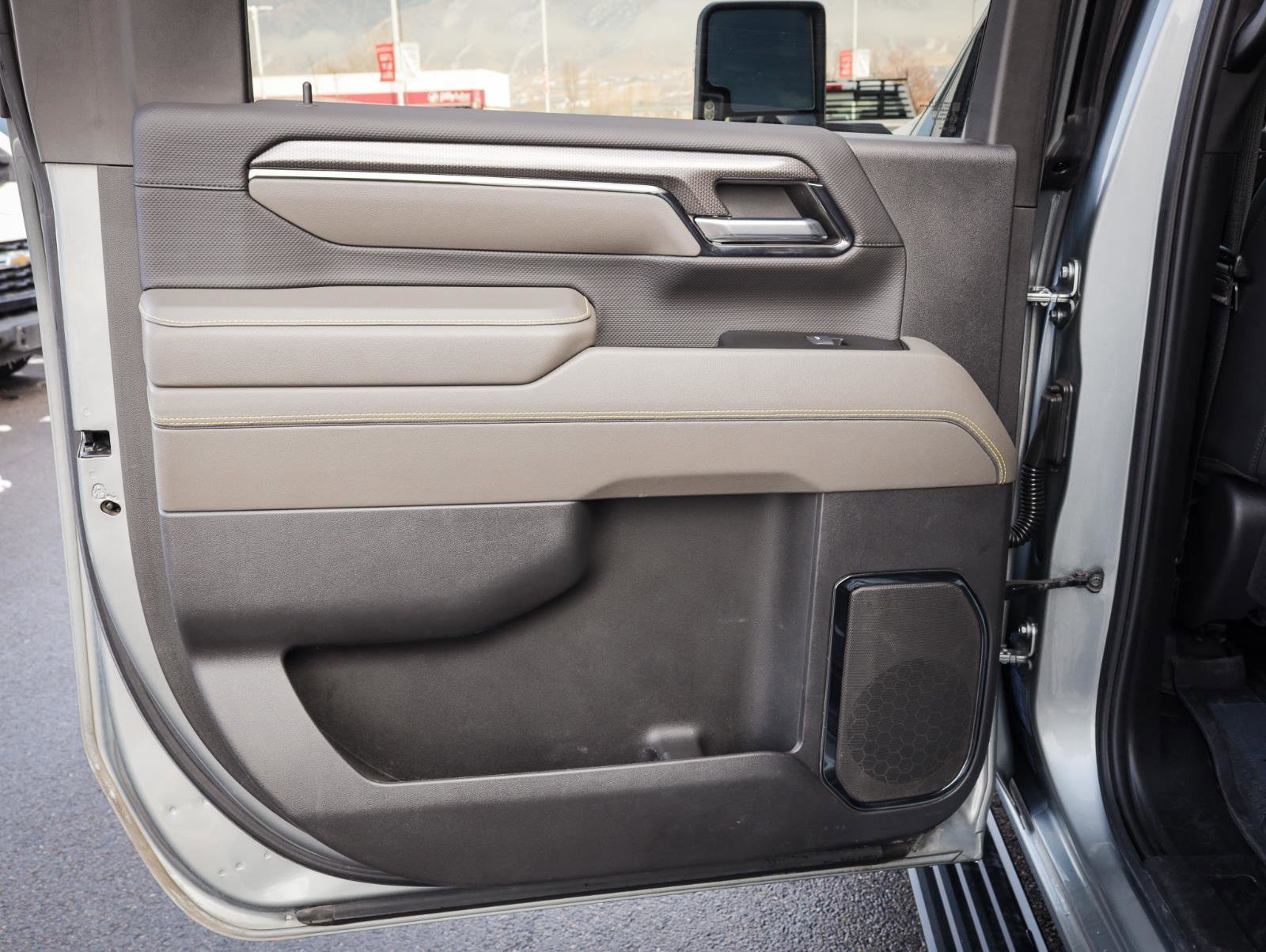 Used 2024 Chevrolet Silverado 2500 ZR2 w/ Technology Package image 35