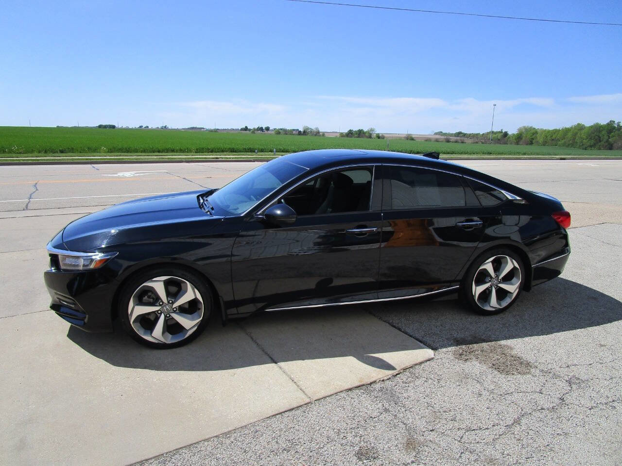 Used 2018 Honda Accord Touring image 10