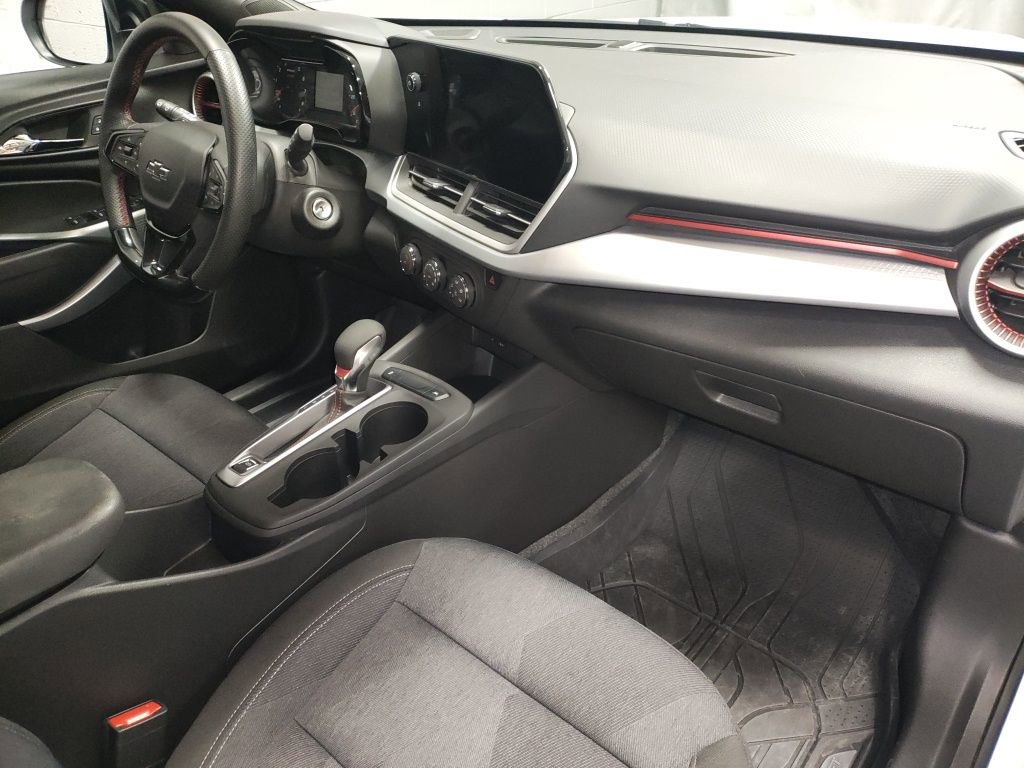 Certified 2024 Chevrolet Trax RS w/ Driver Confidence Package image 8