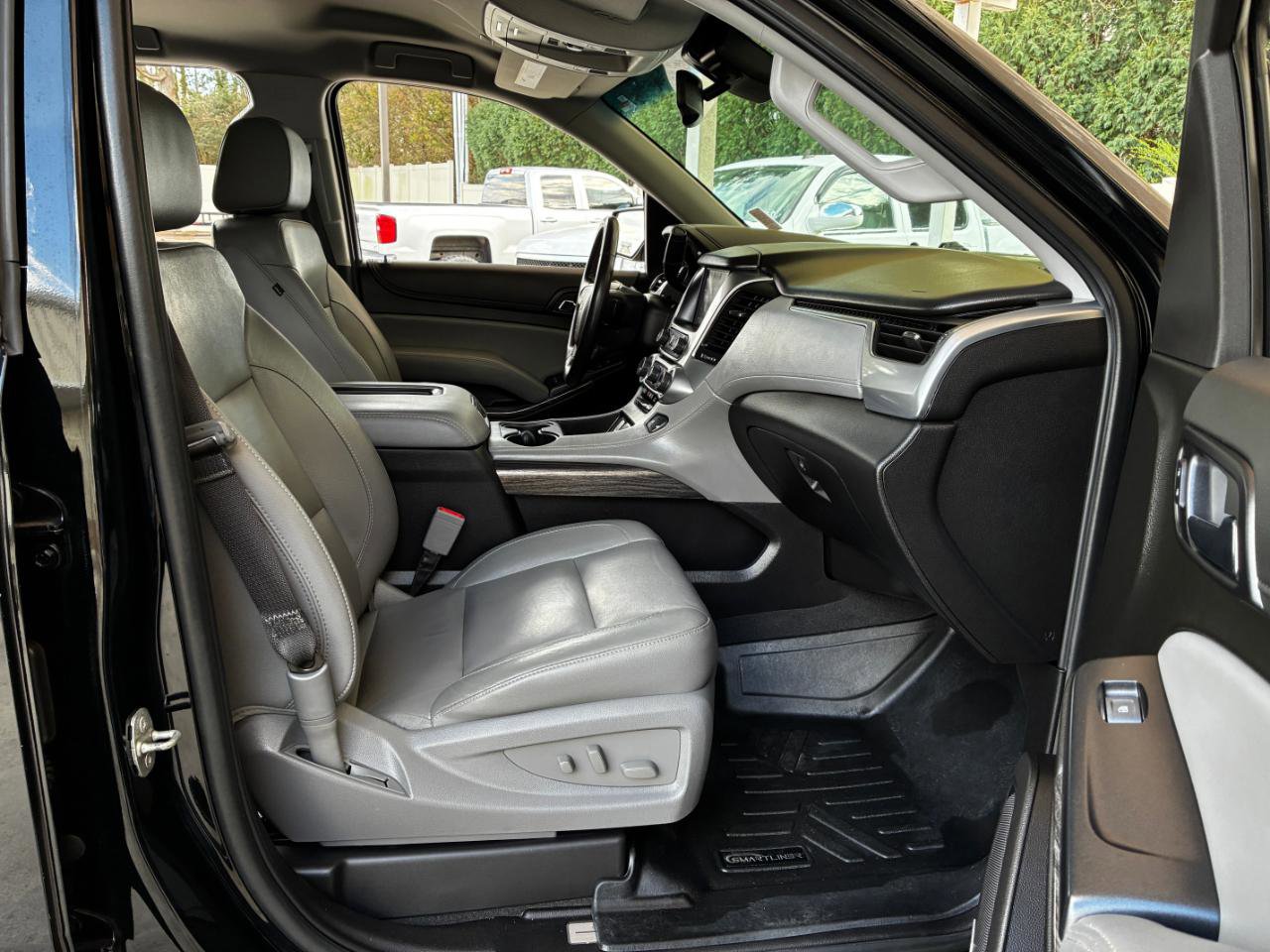 Used 2019 Chevrolet Tahoe LT w/ Luxury Package RWD image 16