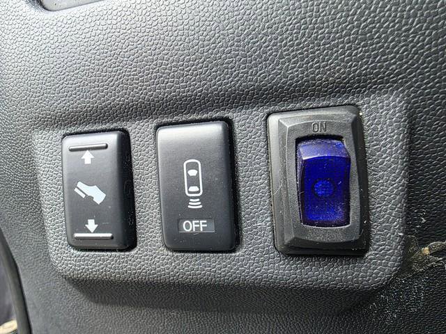 Used 2011 Nissan Titan S AWD/4WD image 11