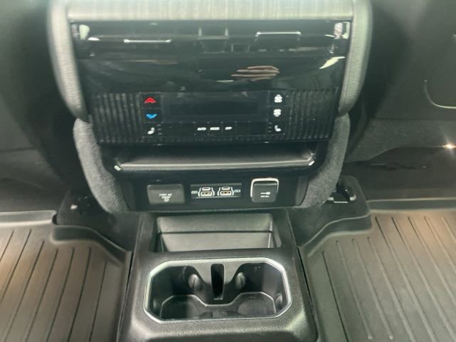 Used 2023 Jeep Wagoneer Series III w/ Preferred Equipment Group image 16