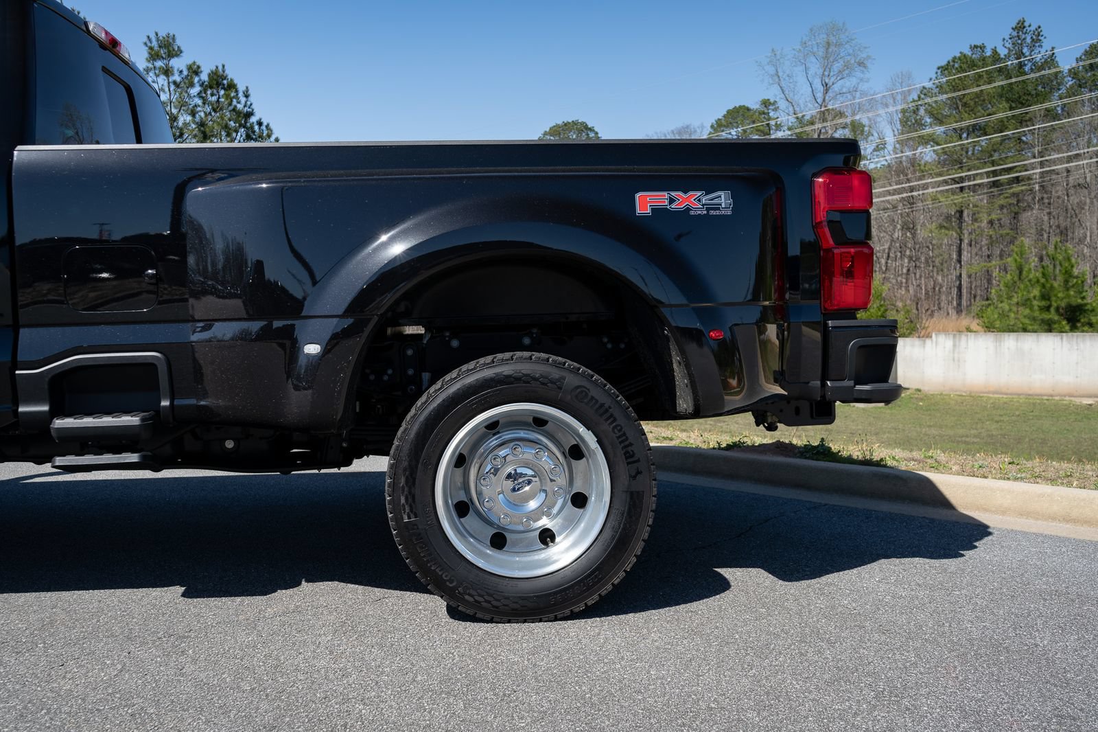 Used 2025 Ford F450 Platinum w/ FX4 Off-Road Package AWD/4WD image 16