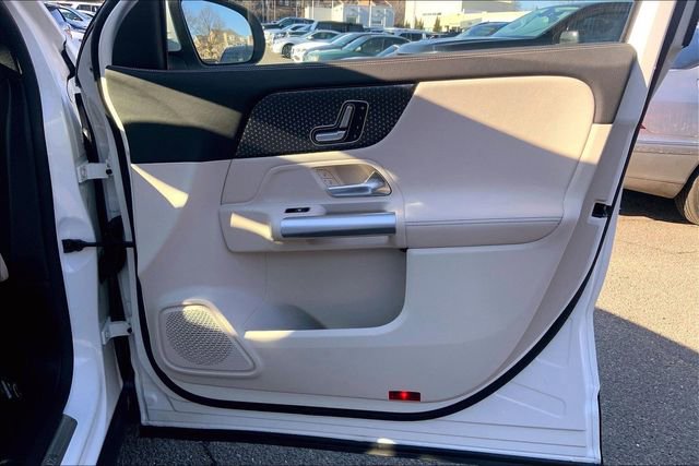 Used 2025 Mercedes-Benz GLA 250 4MATIC image 18