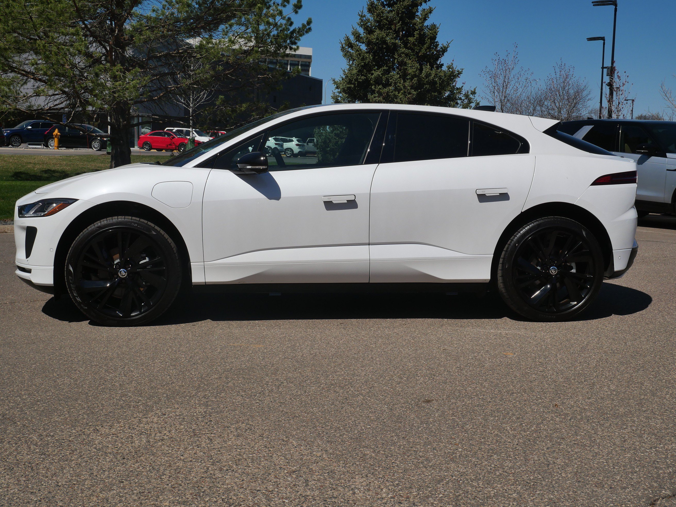 Certified 2024 Jaguar I-PACE R-Dynamic HSE AWD/4WD image 2