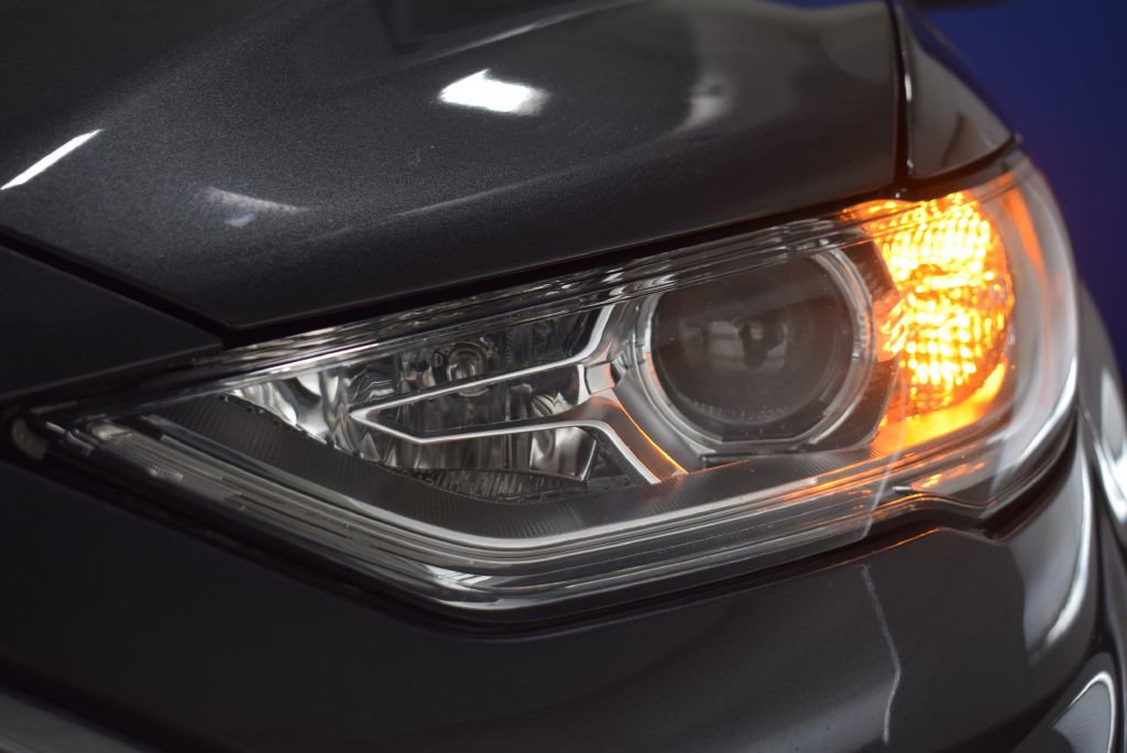 Used 2020 Ford Fusion SE image 32