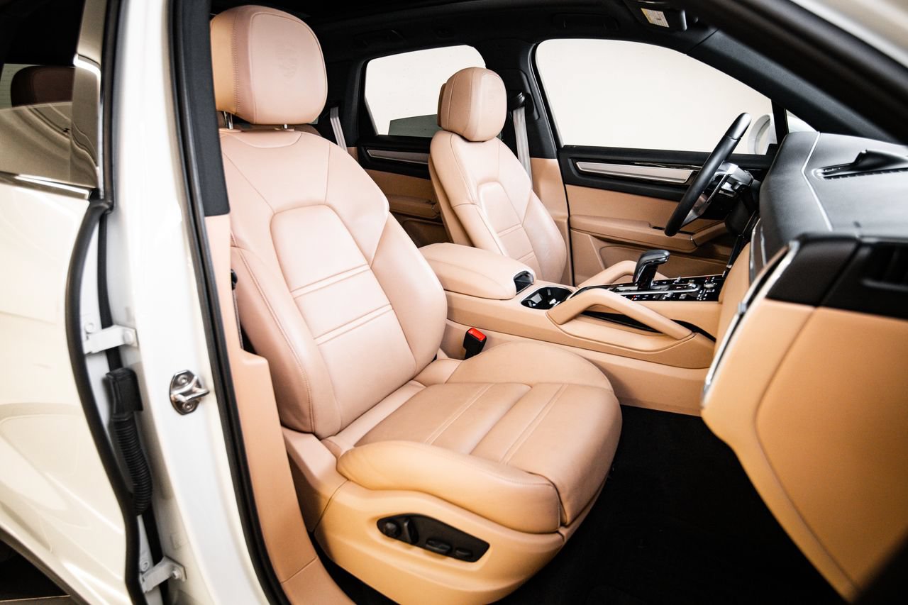 Certified 2023 Porsche Cayenne Platinum Edition AWD/4WD image 29