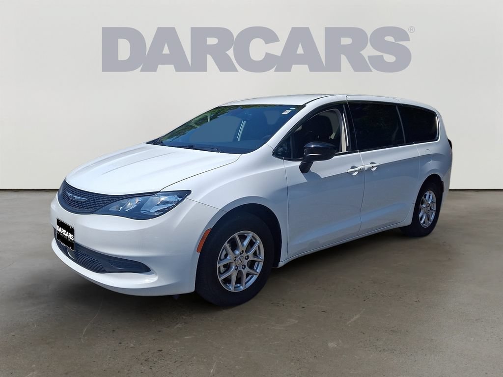 Used 2024 Chrysler Voyager LX FWD image 3