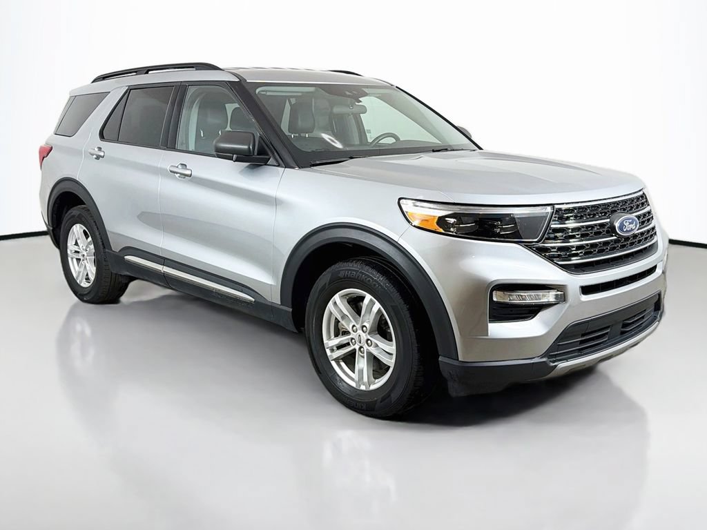 Used 2023 Ford Explorer XLT w/ Equipment Group 202A AWD/4WD image 39