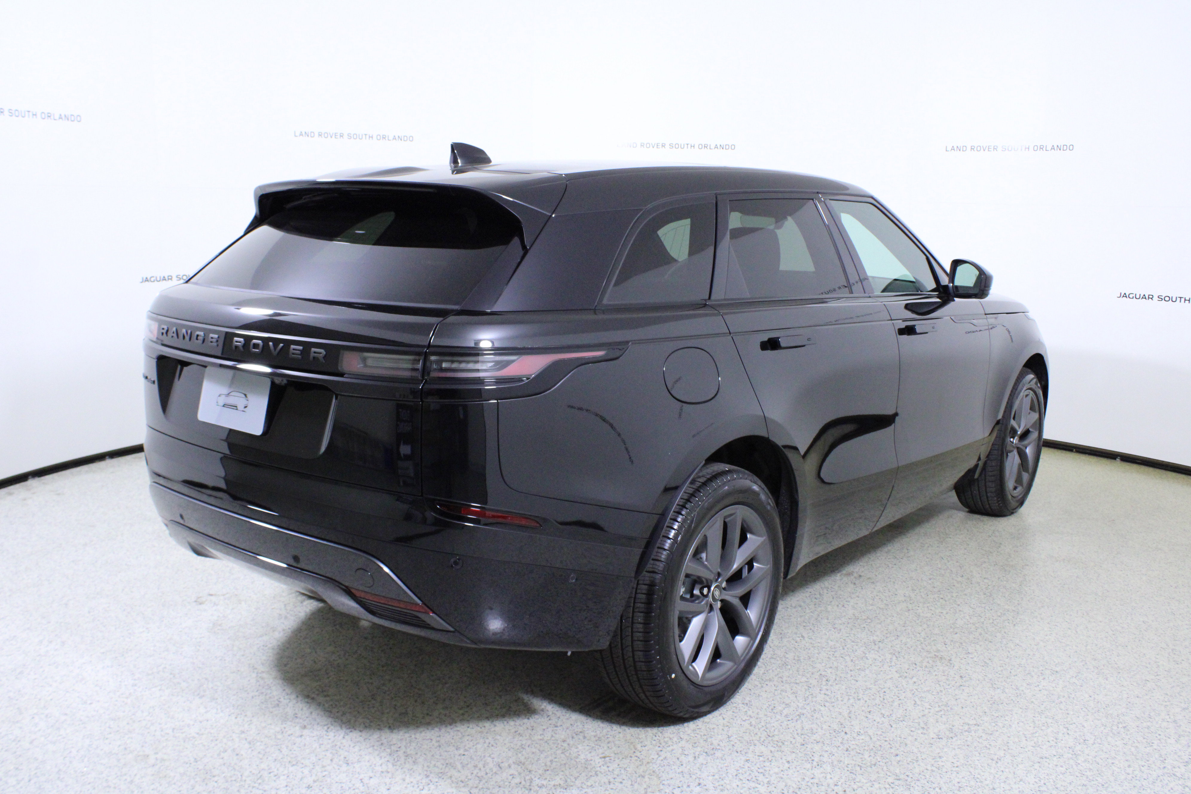 New 2026 Land Rover Range Rover Velar Dynamic SE image 7