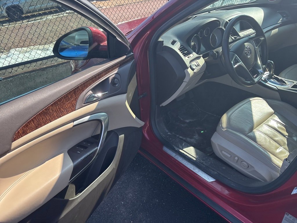 Used 2013 Buick Regal Premium image 7