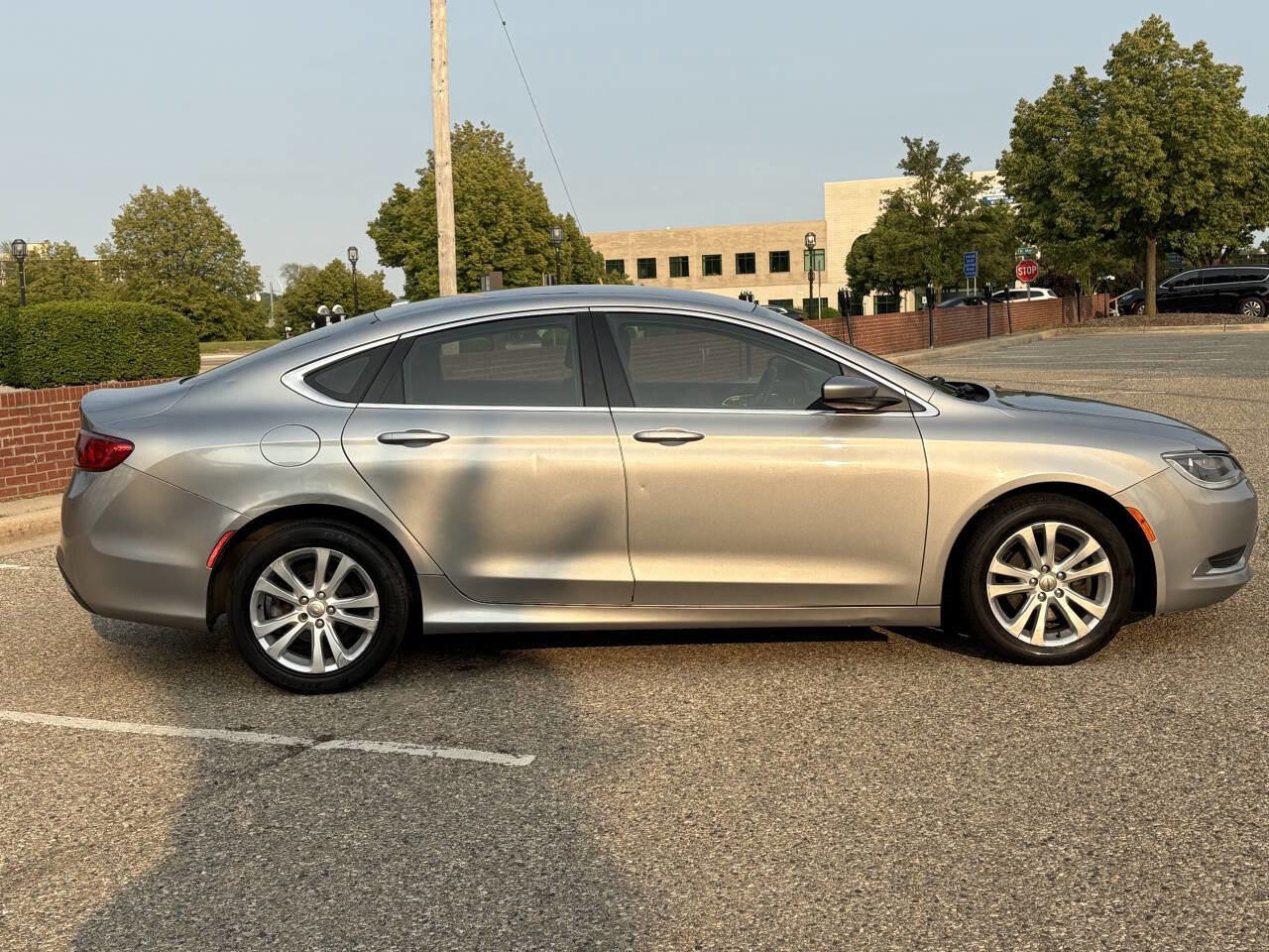 Used 2015 Chrysler 200 Limited w/ Convenience Group image 7