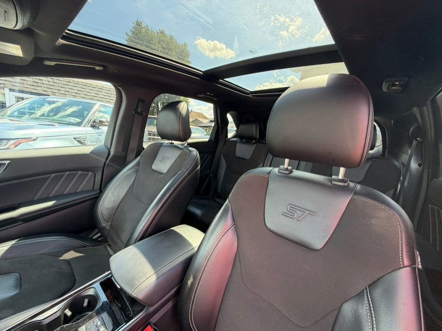 Used 2019 Ford Edge ST w/ Equipment Group 401A AWD/4WD image 9