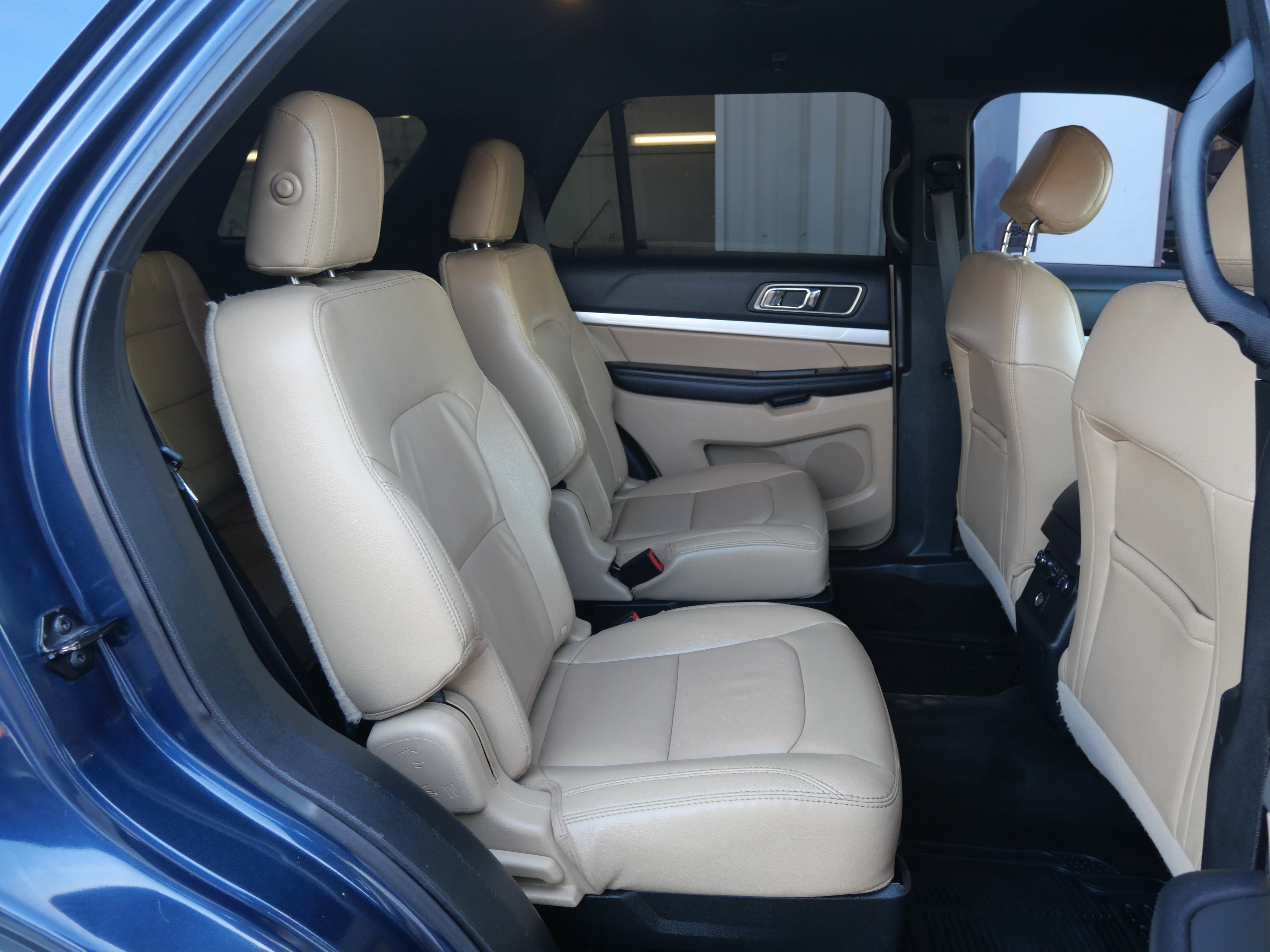 Used 2017 Ford Explorer XLT w/ Equipment Group 202A image 13