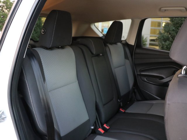 Used 2017 Ford Escape SE w/ SE Cold Weather Package AWD/4WD image 13
