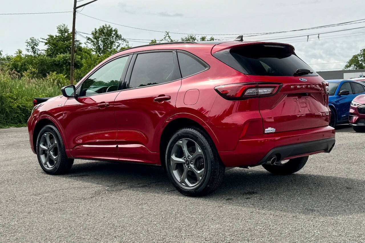 Used 2024 Ford Escape ST-Line w/ Tech Pack #1 AWD/4WD image 5