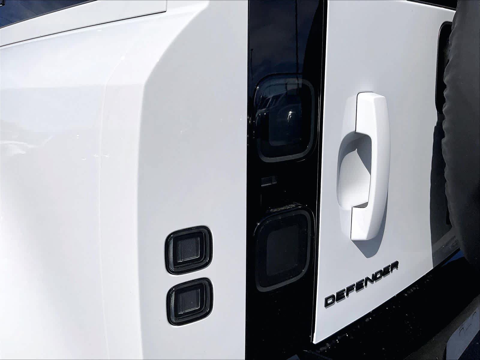 New 2026 Land Rover Defender 110 S AWD/4WD image 25
