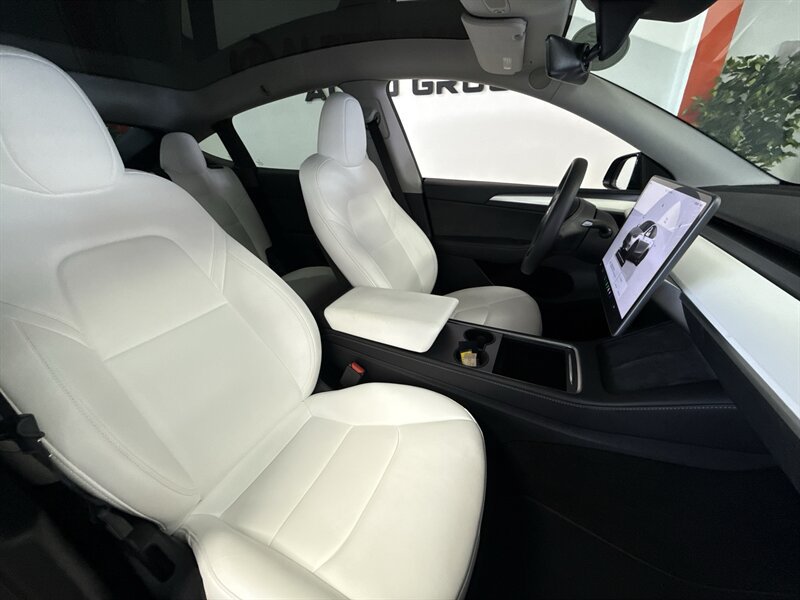 Used 2024 Tesla Model Y Performance AWD/4WD image 19